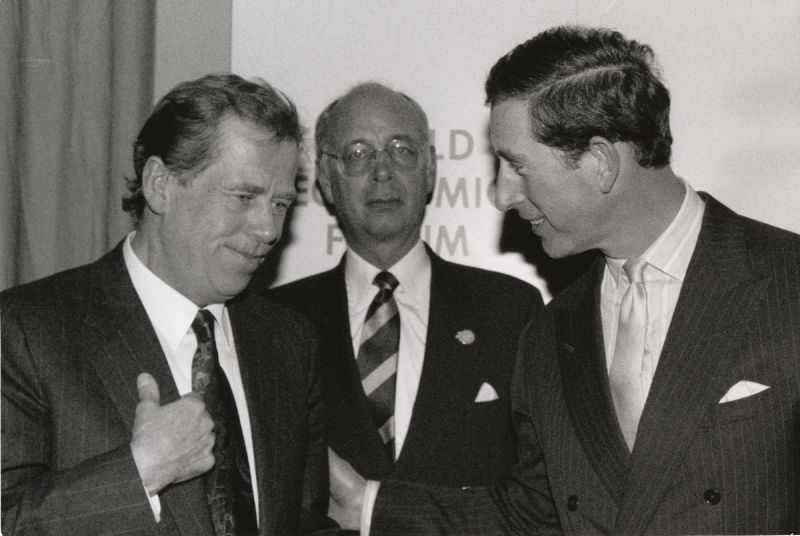 1992_World_Economic_Forum_-_Vaclav_Havel%2C_Klaus_Schwab%2C_HRH_The_Prince_of_Wales.jpg